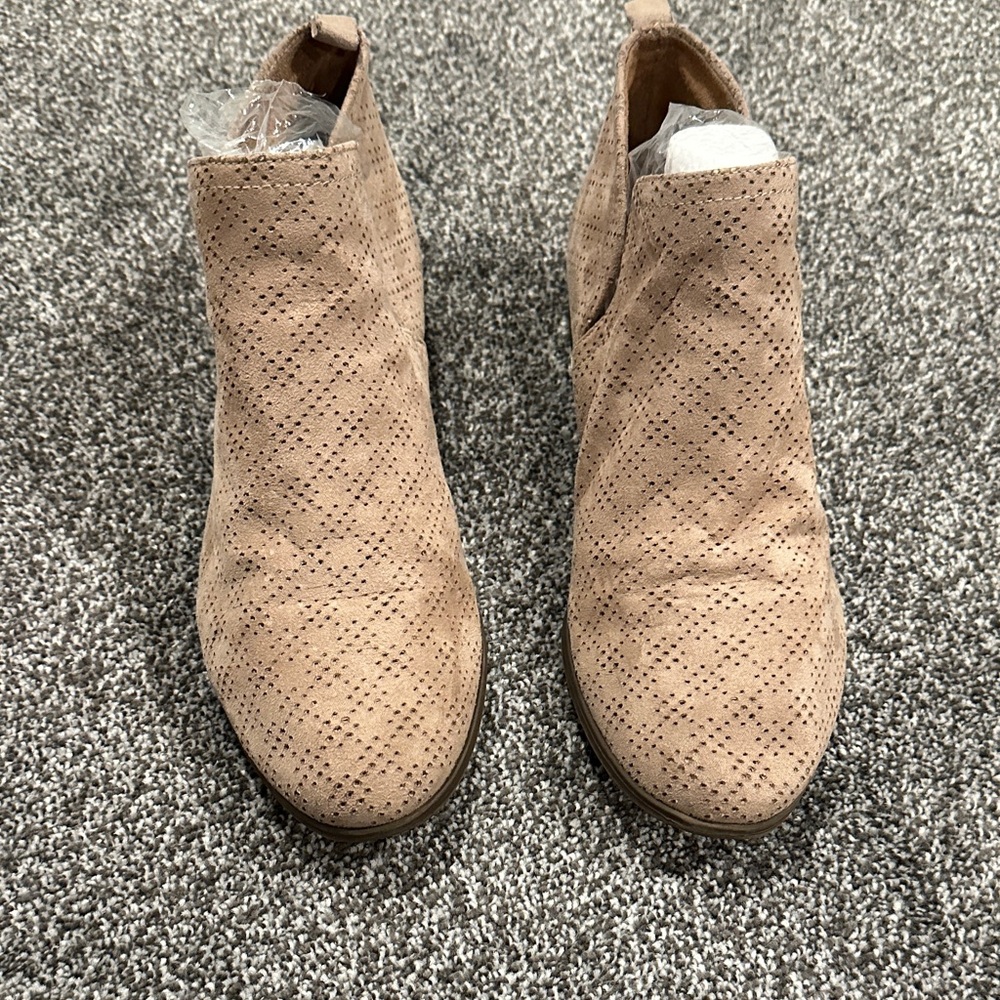 Dr Scholls Rate Perforated Tan Ankle Bootie Sz 9.5